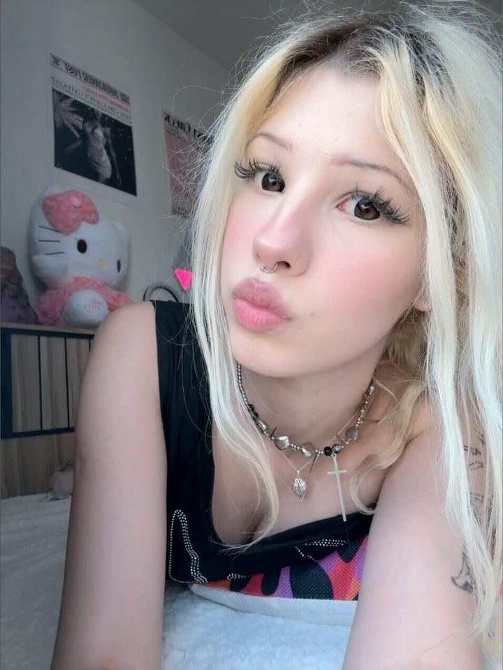 Chloe :3 profile picture