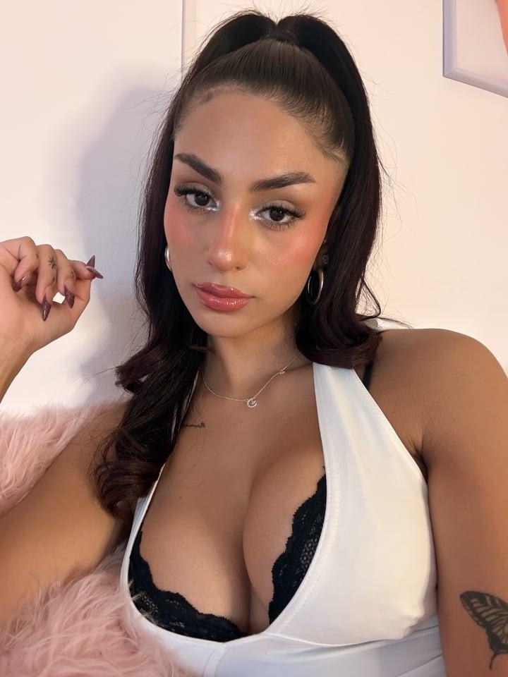 Aradia (big bimbo melons) profile picture