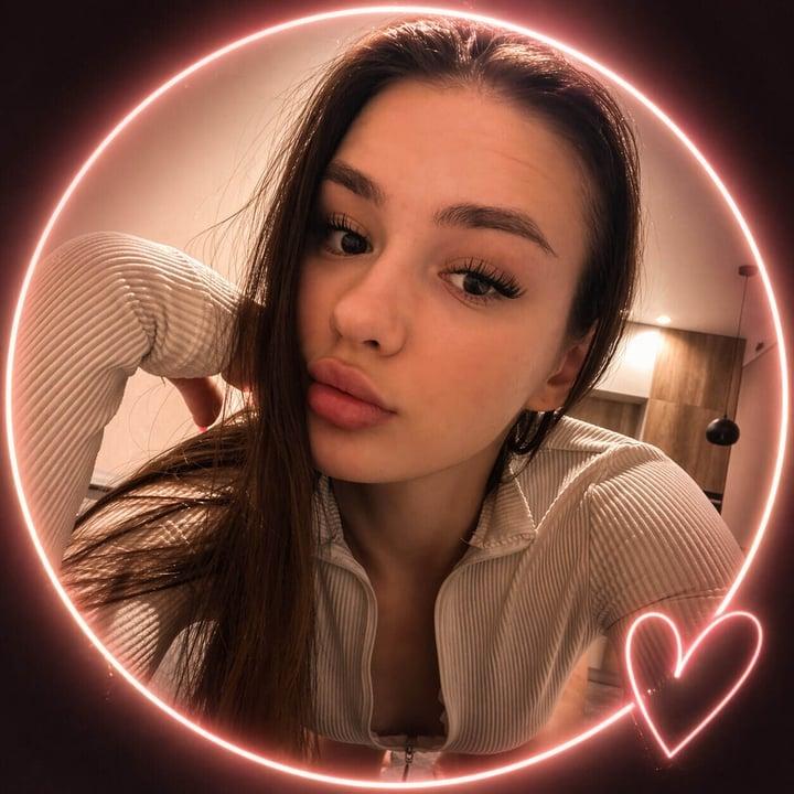 𝑱𝒖𝒍𝒍𝒚 ☆ profile picture