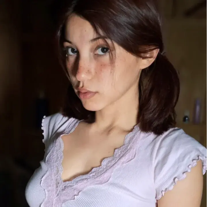 Lily • 18 ginger 🍓🤍 profile picture