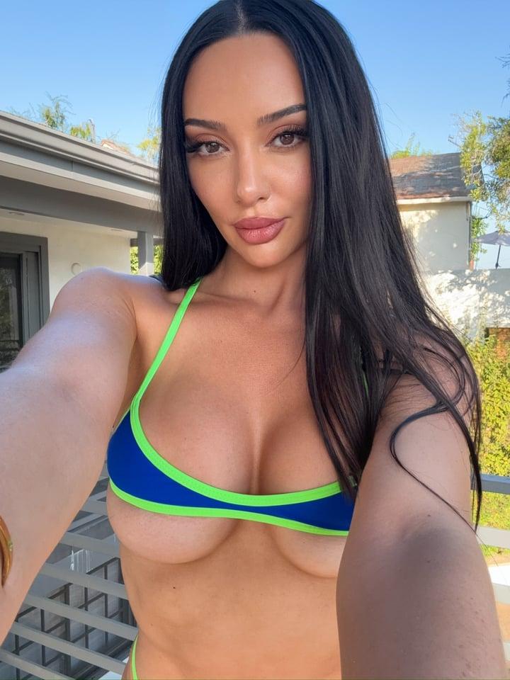 Lola profile picture