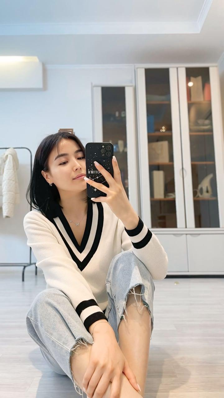 Lora profile picture