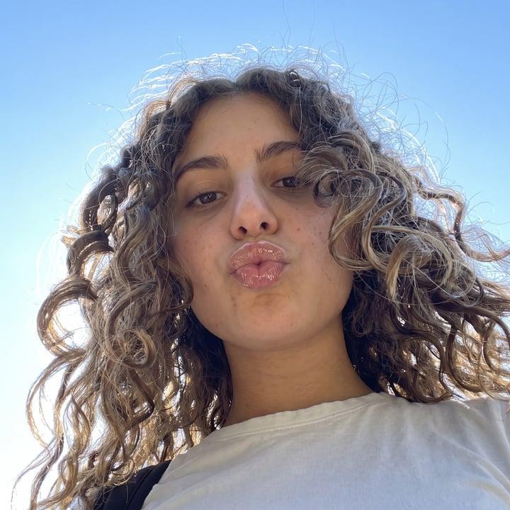 Millie 🦊 your next obsession 🧡 fast reply soft innocent look profile picture