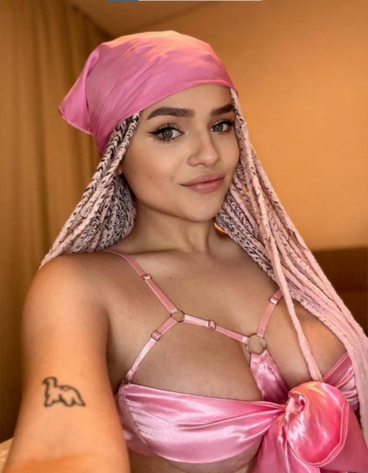 Adri profile picture