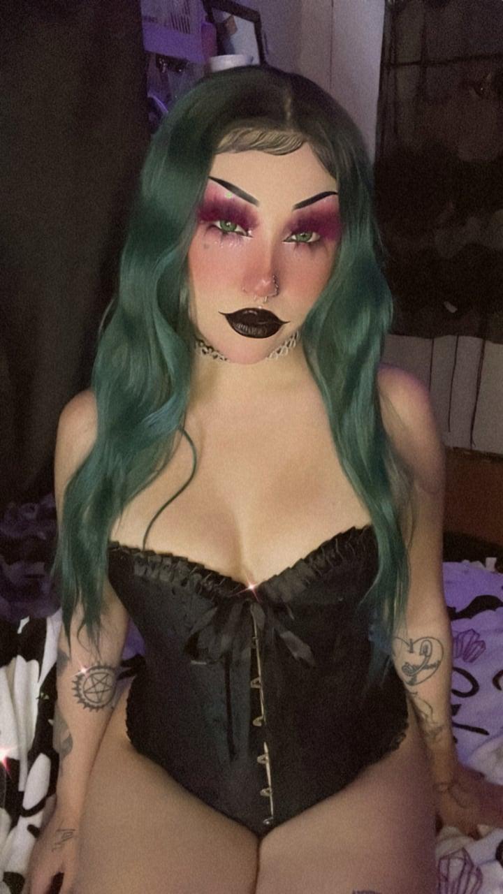 Battyb00 profile picture