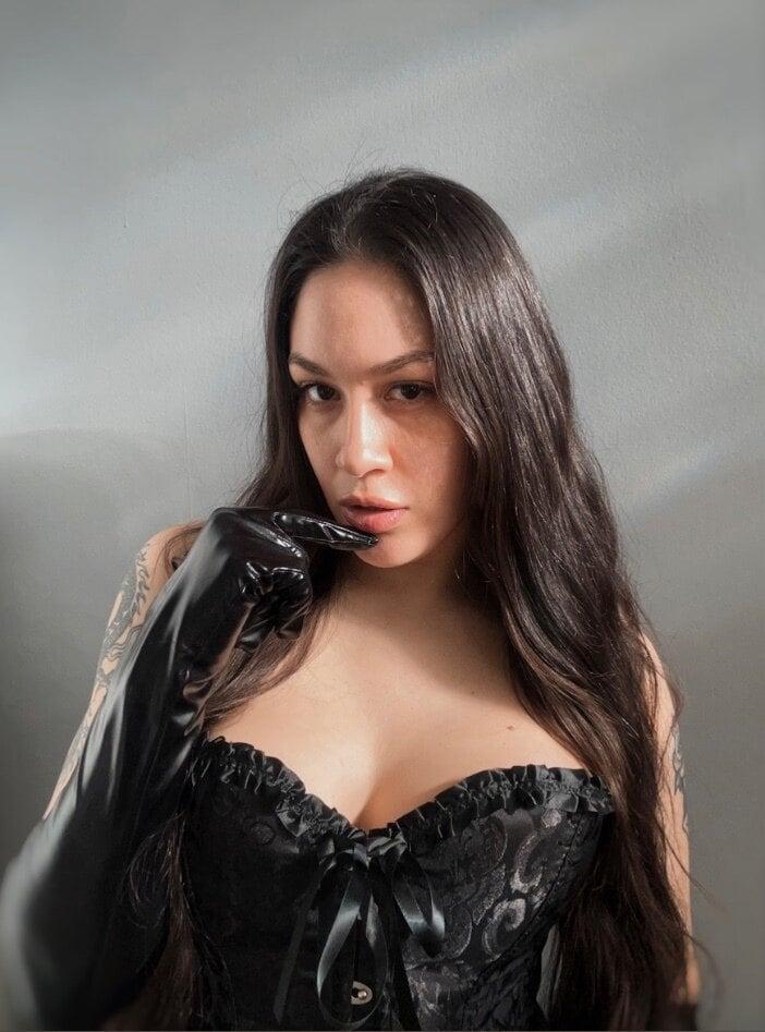 GIANT MISTRESS BELA - 👠 profile picture