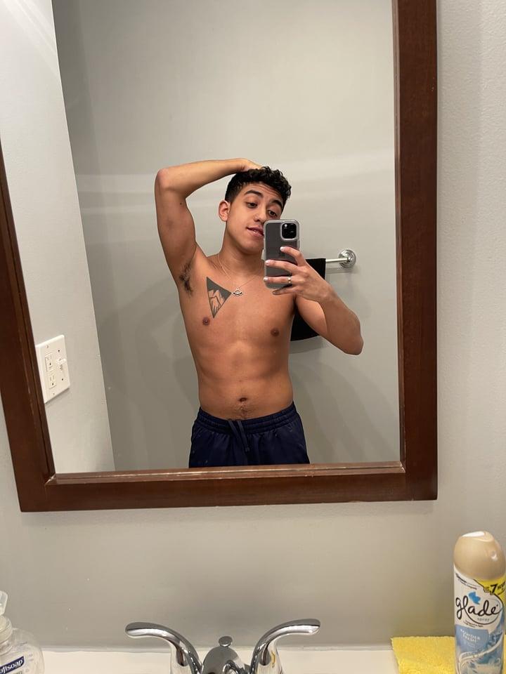 Bi Guy Busts 💦 profile picture