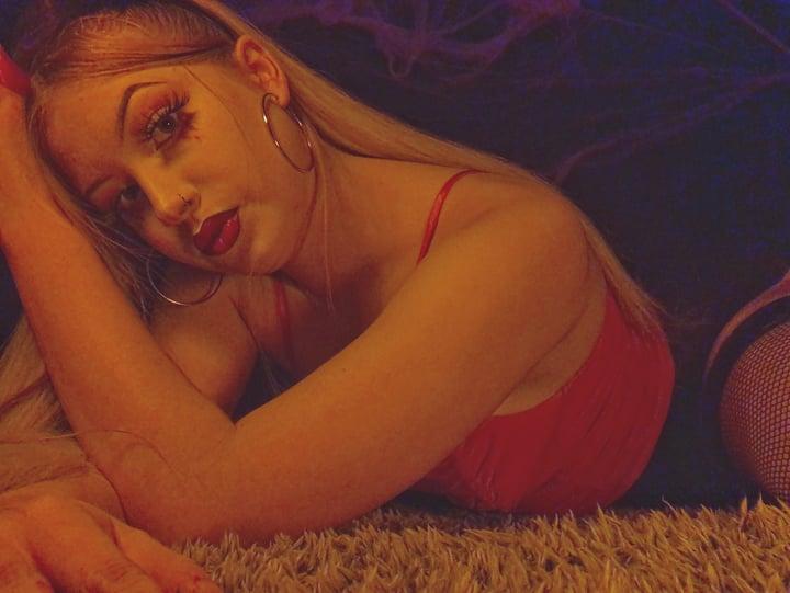 Blondemarijuana profile picture