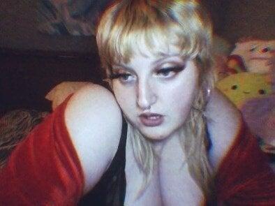 Bustybunnybrat profile picture