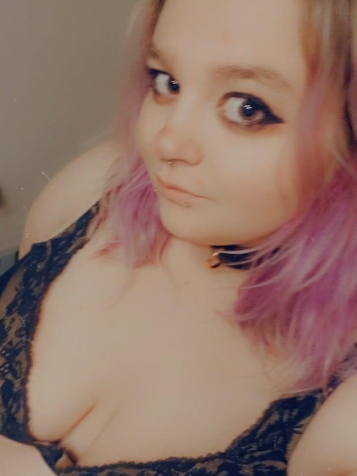 Charliebitme48 profile picture