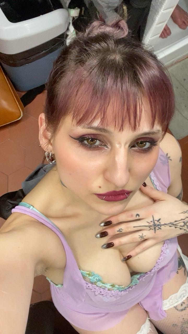 Angela profile picture