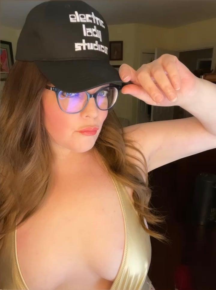 Clever Girl profile picture