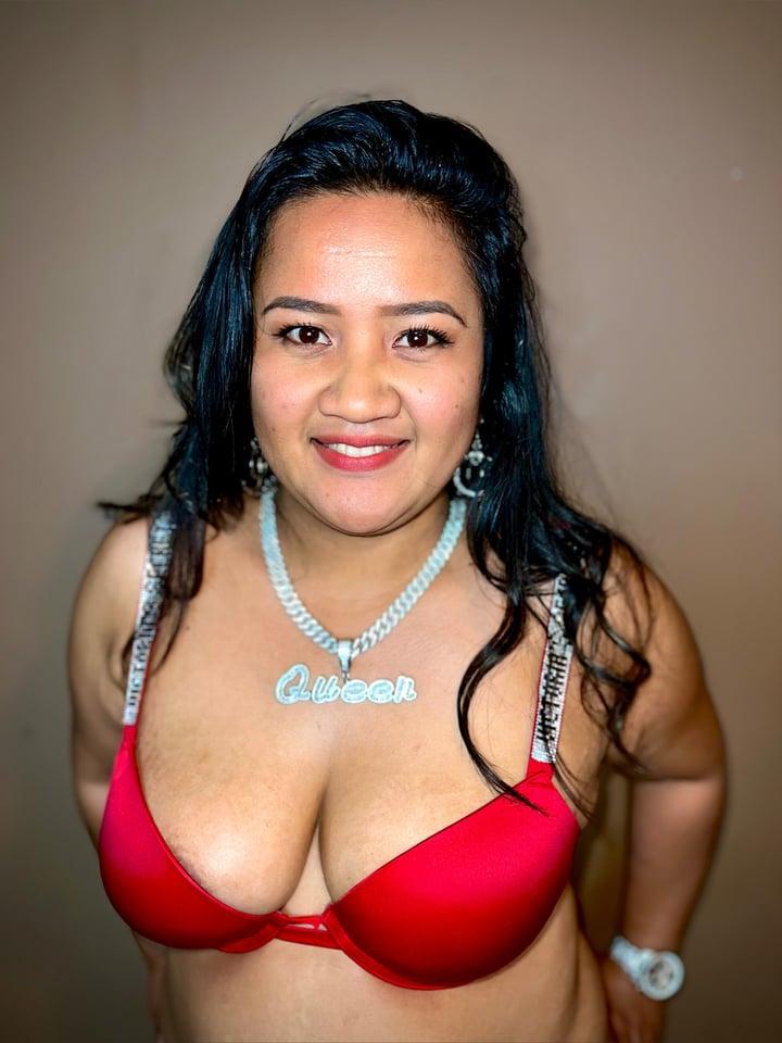 Cuckoldress Izzy profile picture