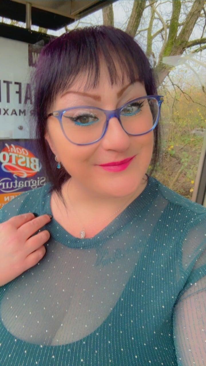 Curvygal84 profile picture