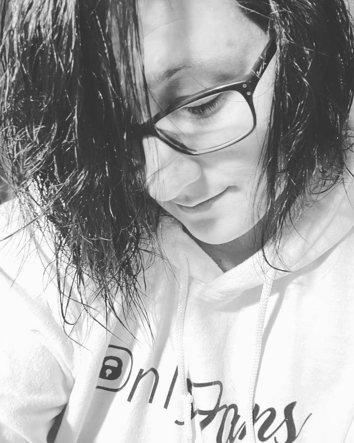 Curvyvixan2 profile picture