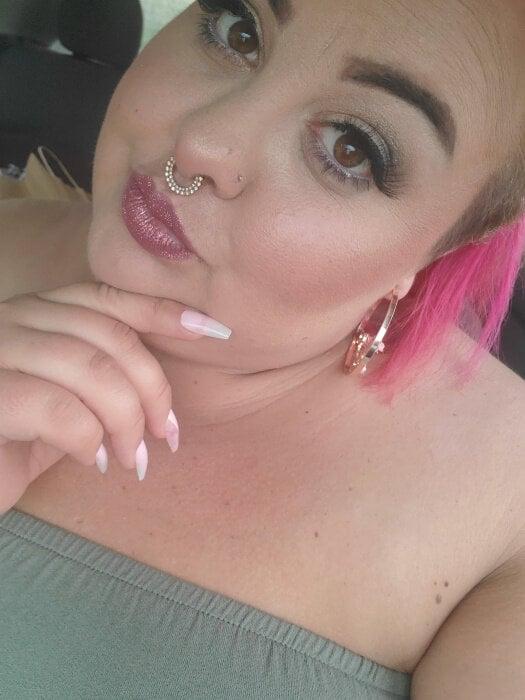 Curvyylola profile picture