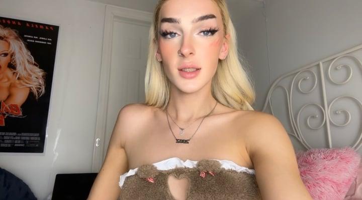 delia (2002) profile picture