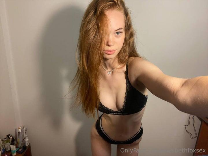 Elizabeth Fox 🦊 profile picture