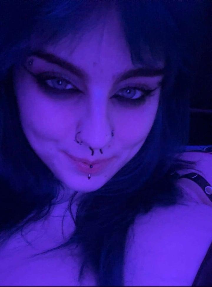 Ezrarose profile picture