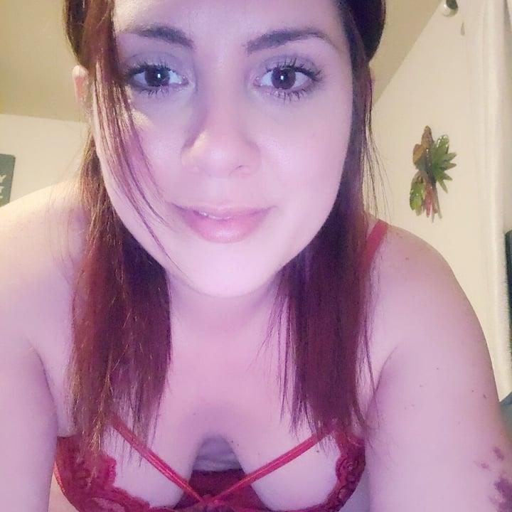 Funwifeangel15 profile picture
