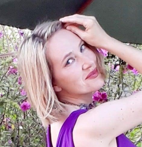 Holly profile picture