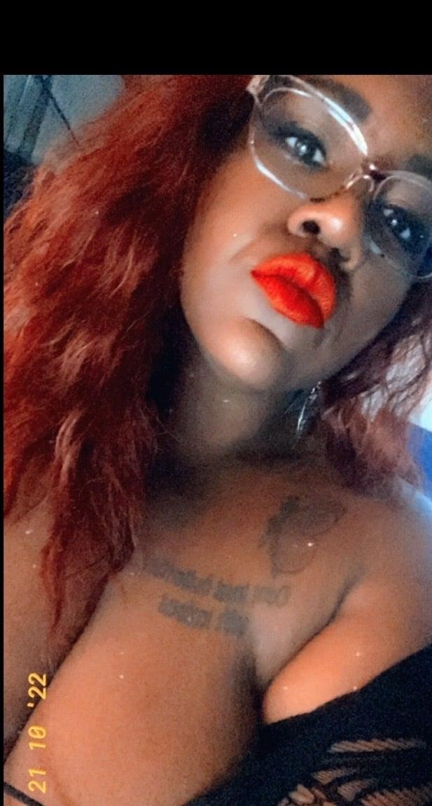 Kinkyebonypolyluv profile picture