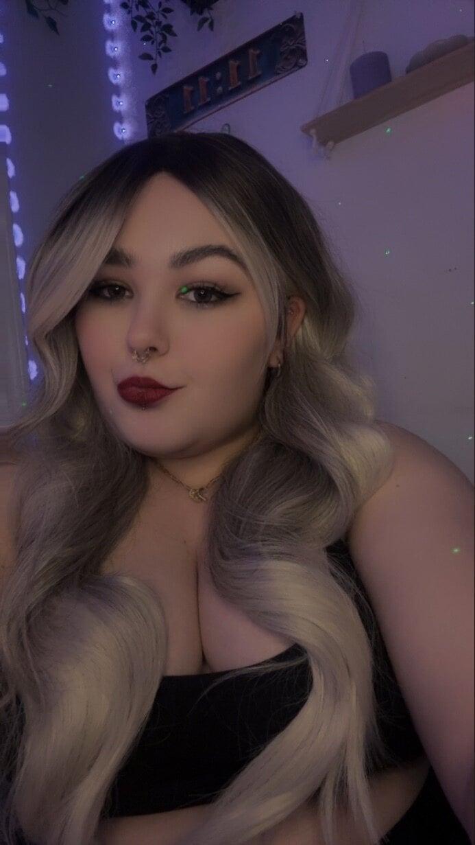 Ladyvelvet3333 profile picture