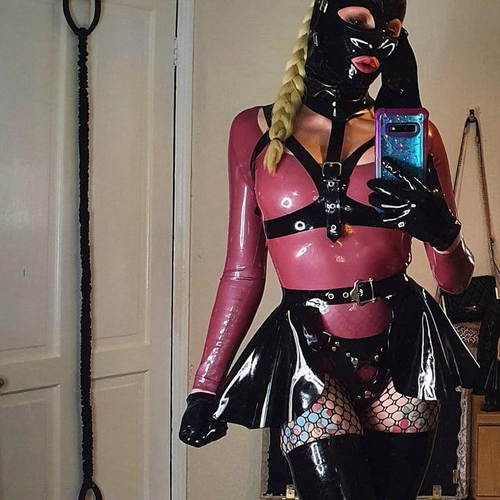 Latexloverlaura profile picture