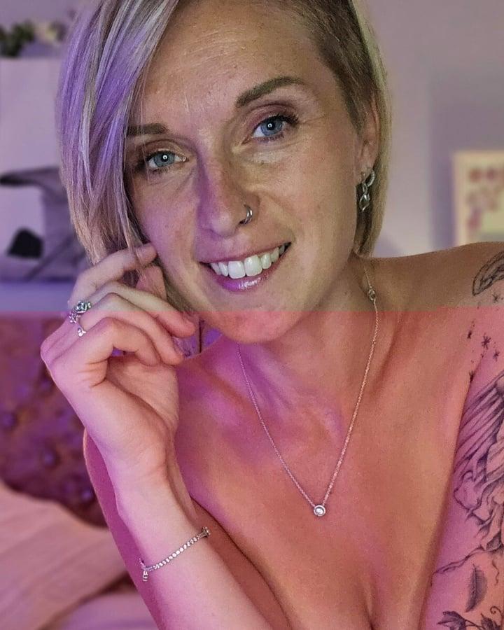 Lexisnow69 profile picture