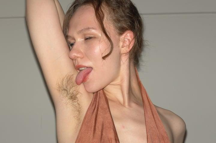 mia (moonscorpio) profile picture