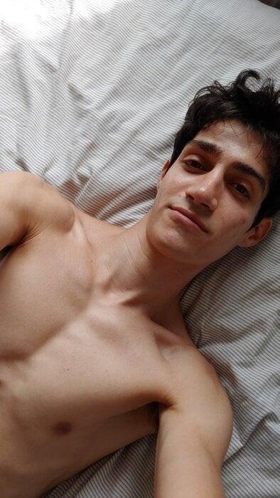 Miladuncensored profile picture