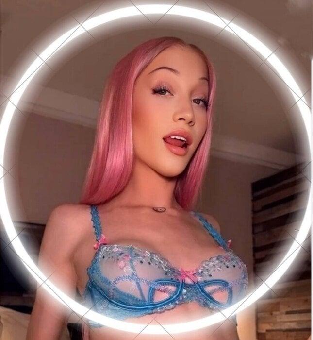 Bella profile picture