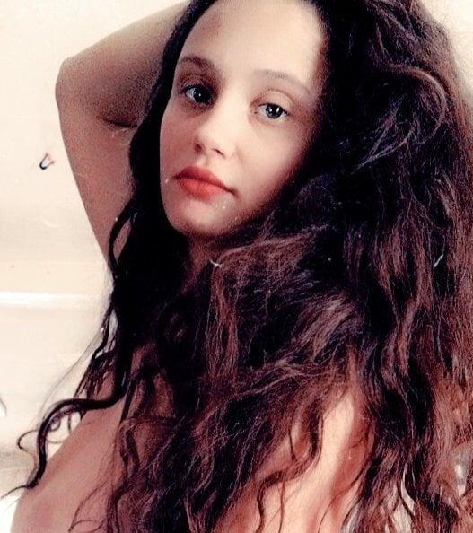 Moonlitqueen73 profile picture