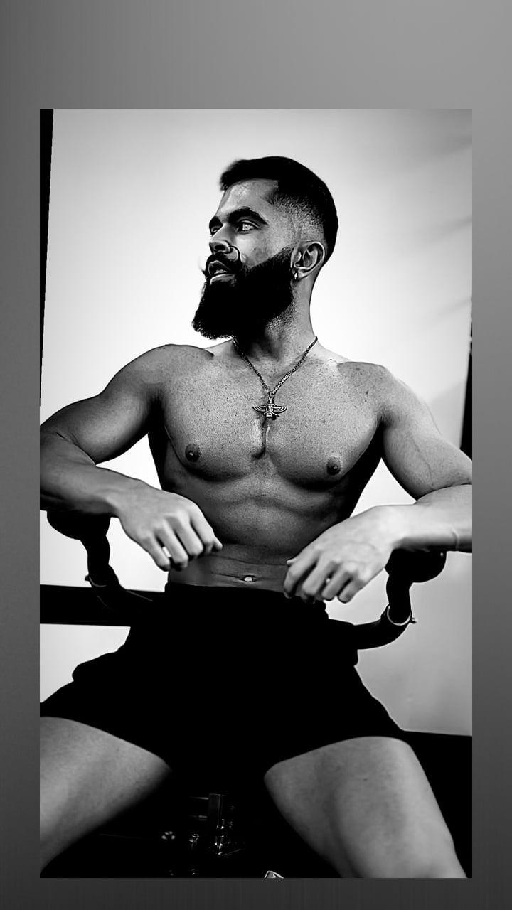 Bearded Persian profile picture