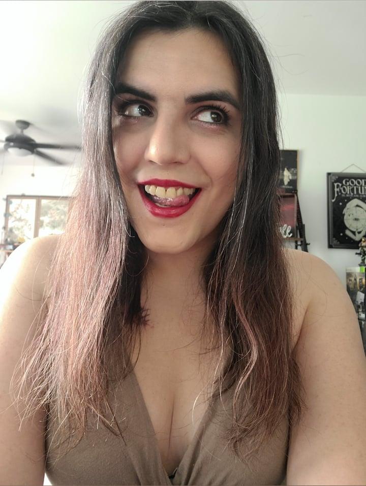 Neon Lily profile picture