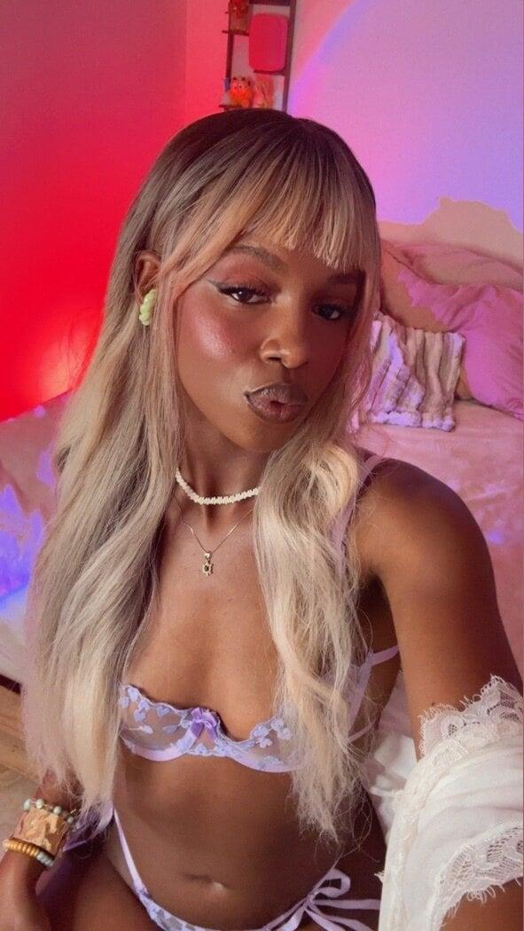 Nikkisinclair profile picture