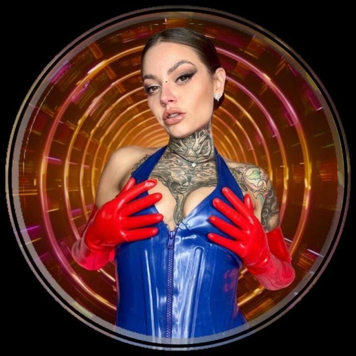 Mistress Nikky French ∣ Domme ∣ Femdom profile picture