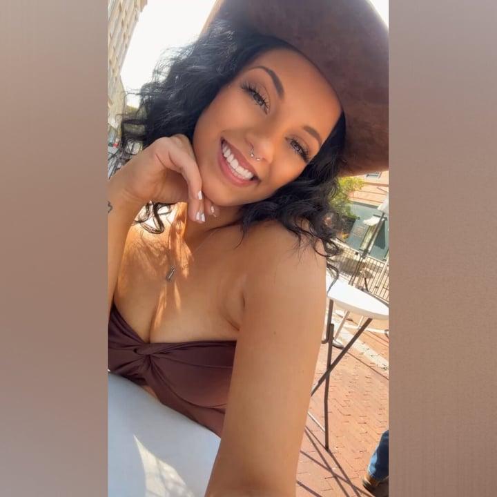 Phoenix  ✨ profile picture