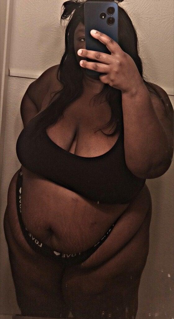 @ravynnoirefree profile picture