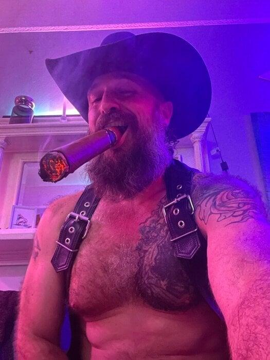 Redneckcigarperv profile picture