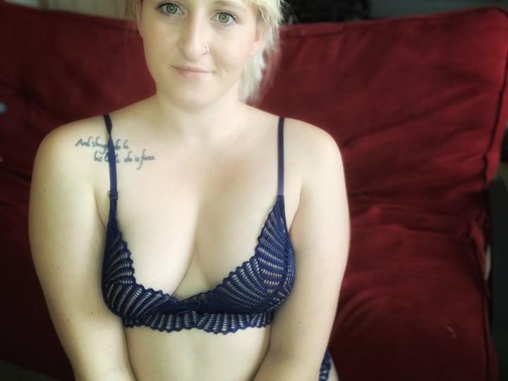 Roxxannerhettfree profile picture