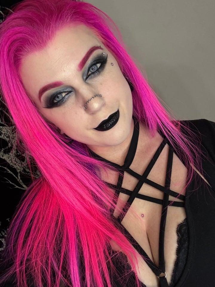 Roxxi 💎 FREE PAGE profile picture