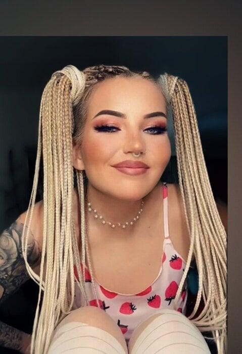 Saltybabyvivien profile picture