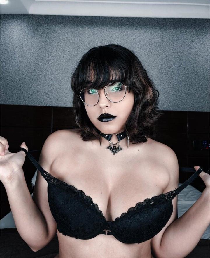 SuccubusBloom profile picture