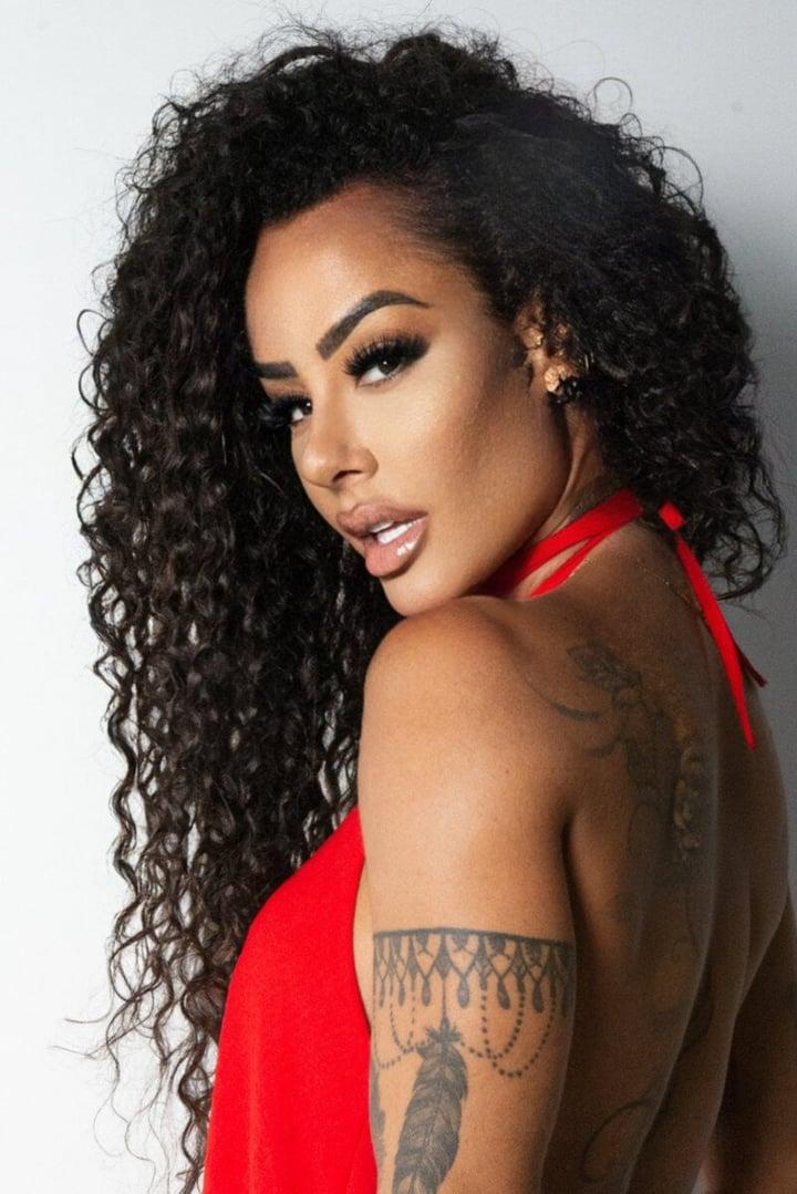 Sue Môura profile picture