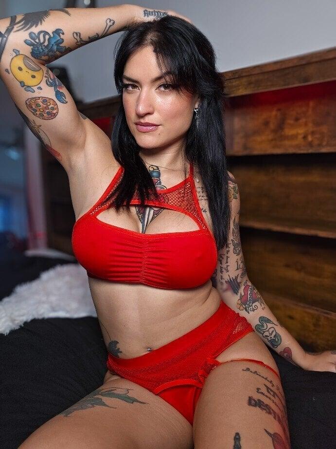 FREE BIG TITTY GOTH GF 😈🖤 profile picture