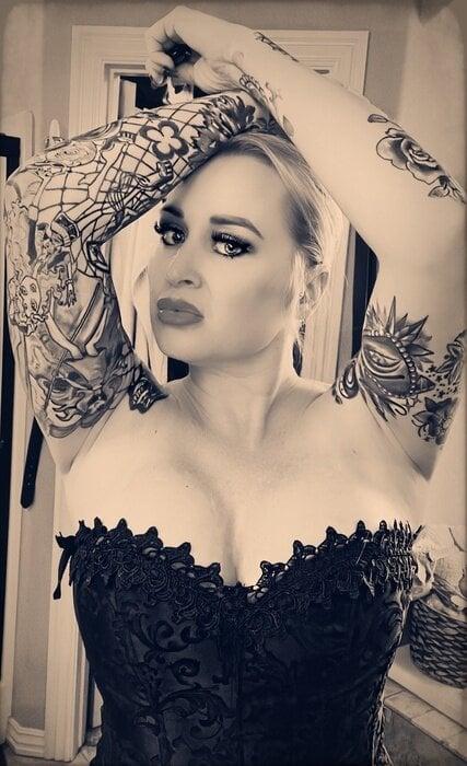 Tattooedblondegilf44 profile picture