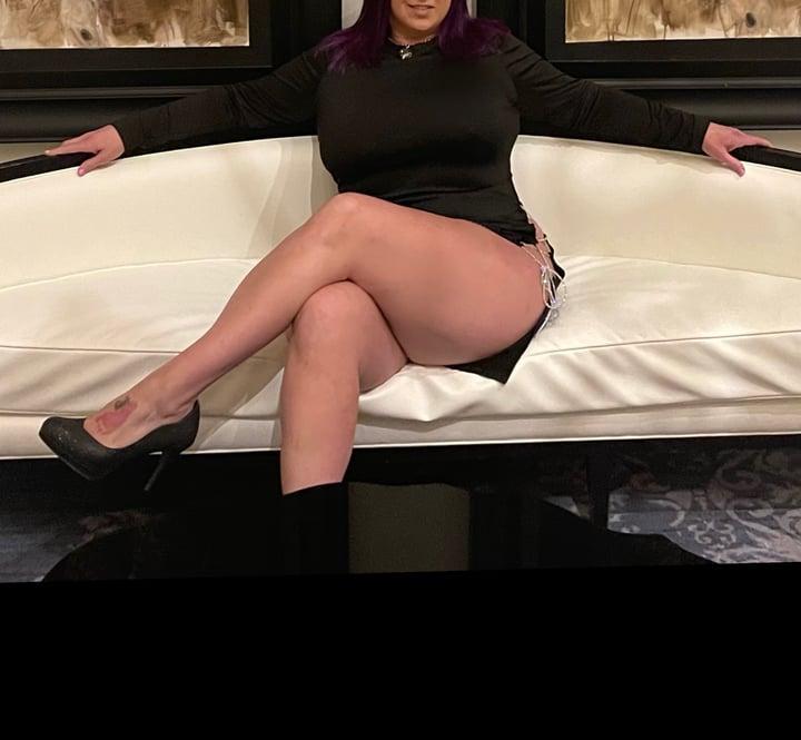 Thicktattedhotwife profile picture