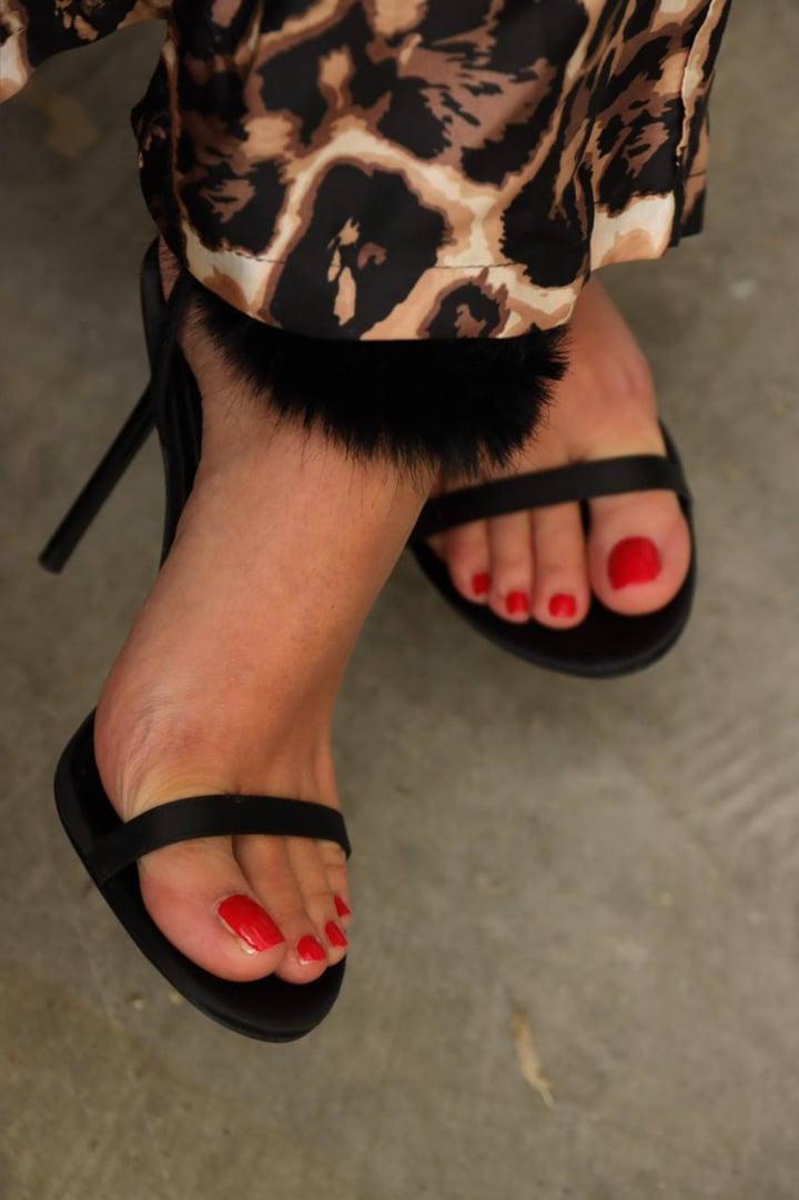 Toohotfeetforyou profile picture