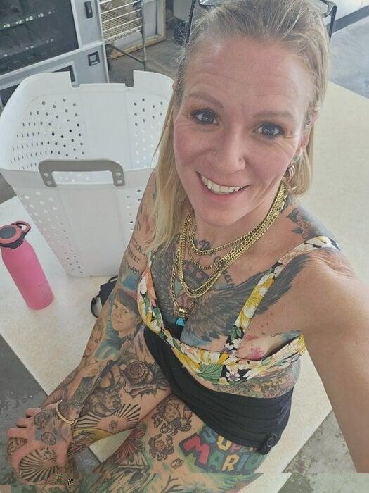 Velvetrose82 profile picture